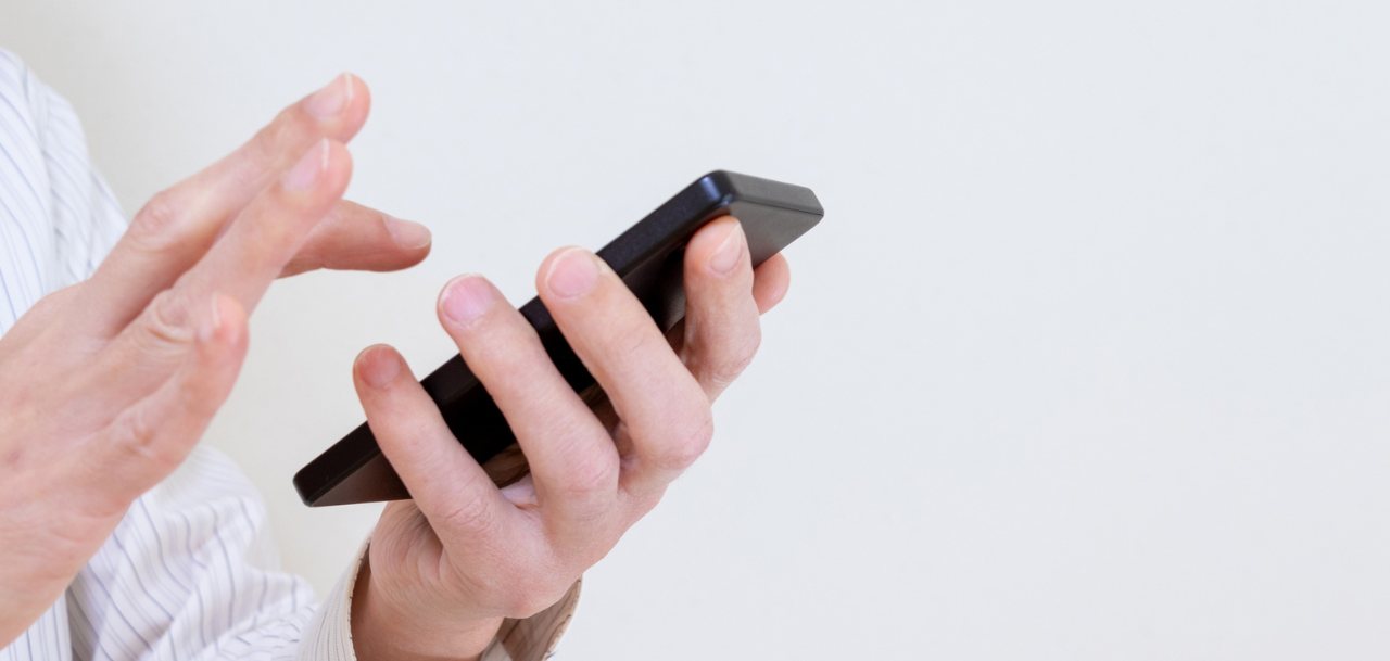 スマートフォンでお問い合わせをするイメージ